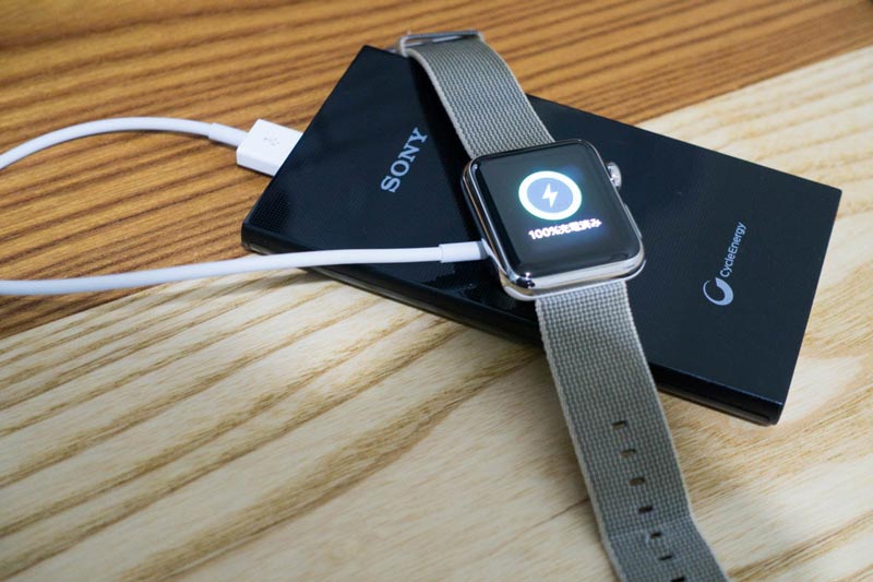 Trong những trường hợp cần kíp, bạn có thể sử dụng được sạc của 1 số hãng khác cho Apple Watch